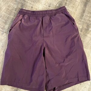 Men's Burgundy Lulu shorts size small